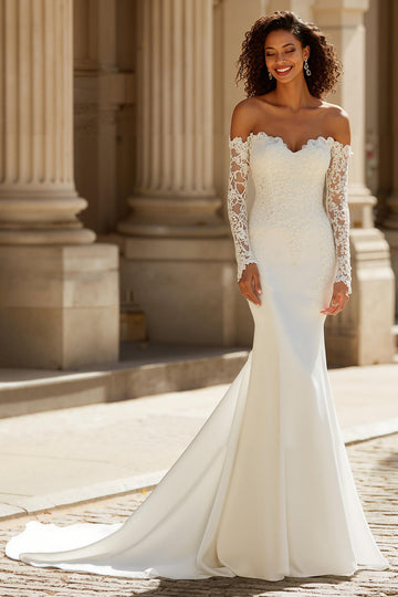 Robe de mariée ivoire en mousseline de soie à épaules dénudées sirène avec dentelle